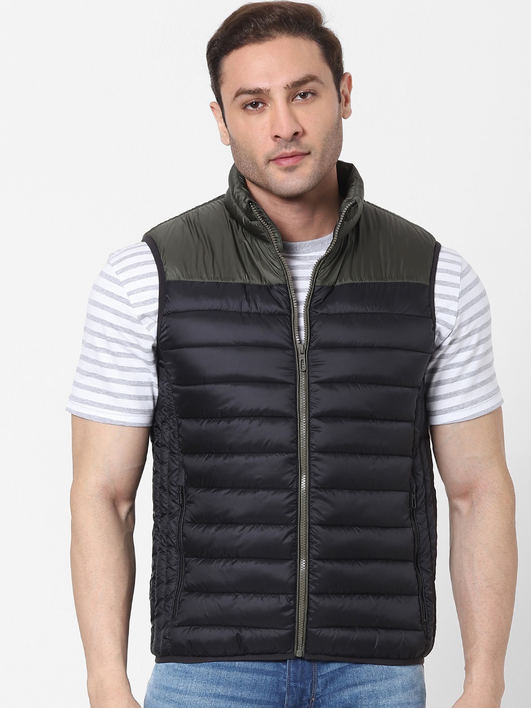 

Celio Men Black & Olive Green Colourblocked Puffer Jacket
