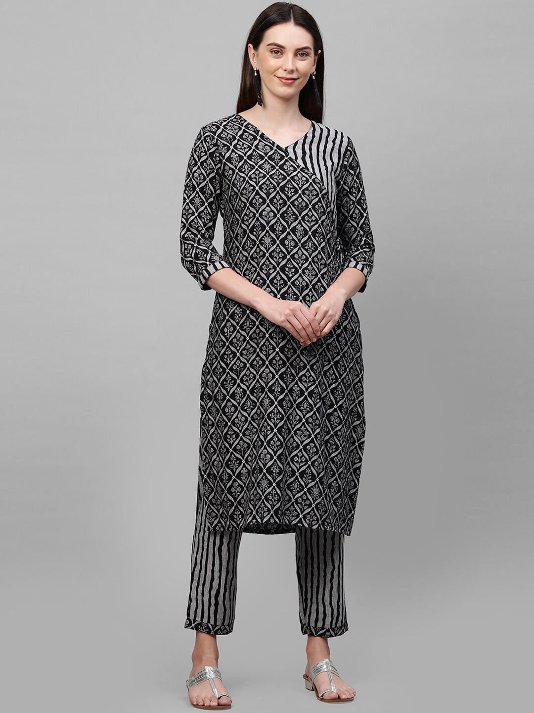 

FASHOR Women Black & Grey Ethnic Motifs Printed Kurta with Trousers
