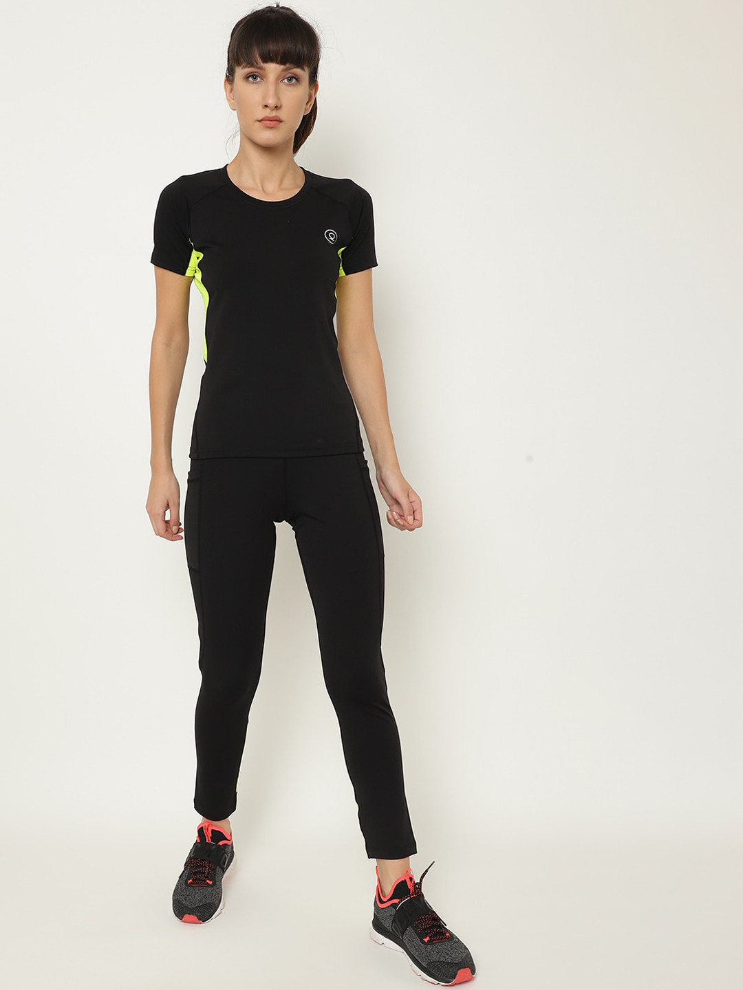 

Chkokko Women Black Solid Sports Tracksuit