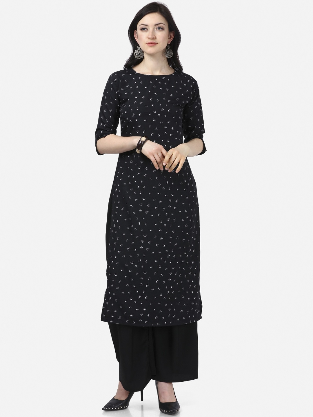 

SAADHVI Women Black Floral Printed Crepe Kurta