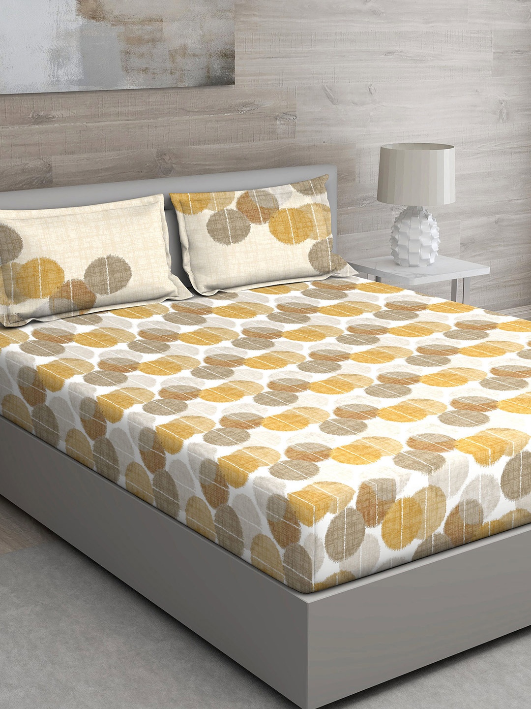 

GM Yellow & White Geometric 144 TC Queen Bedsheet with 2 Pillow Covers