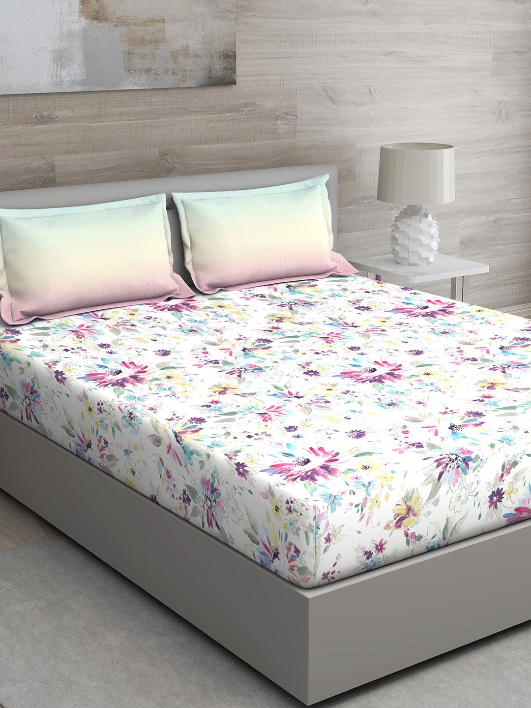 

GM White & Pink Floral 144 TC Queen Bedsheet with 2 Pillow Covers