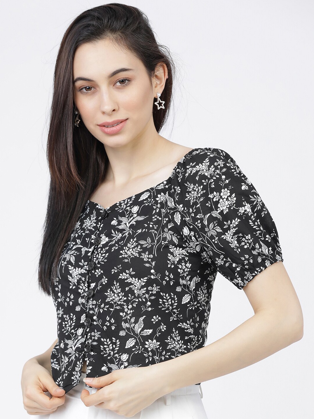 

Tokyo Talkies Women Black & White Floral Printed Georgette Fitted Crop Top