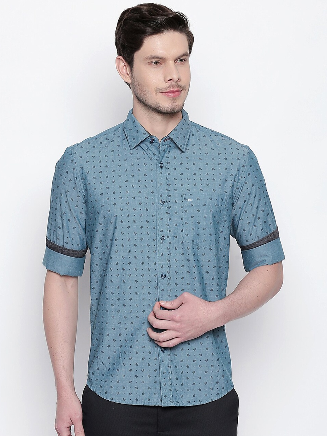 

Basics Men Green Slim Fit Printed Casual Shirt