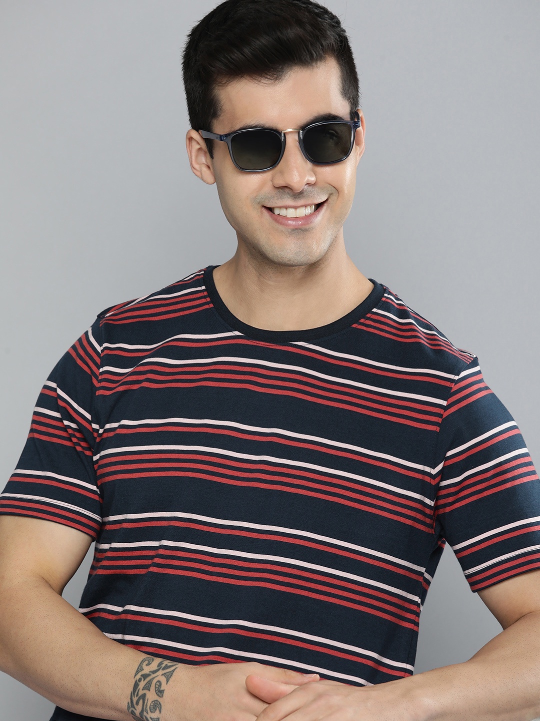 

Mast & Harbour Men Navy Blue & Peach-Coloured Striped Casual T-shirt