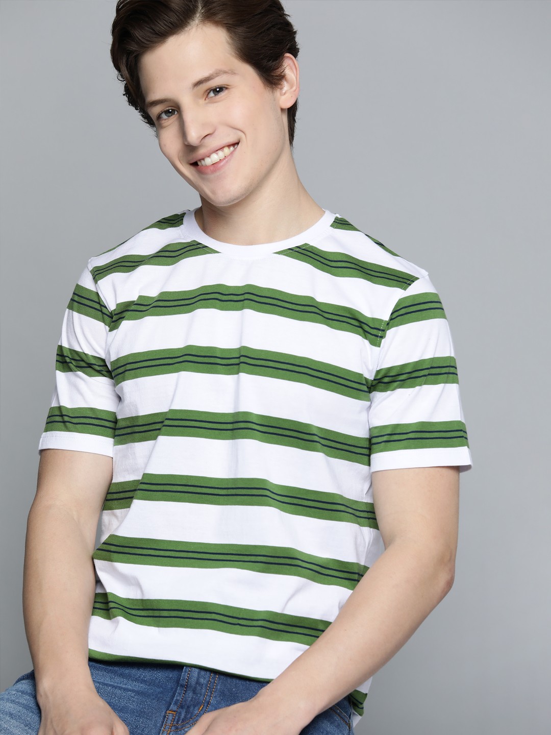 

Mast & Harbour Men White & Green Striped Pure Cotton T-shirt