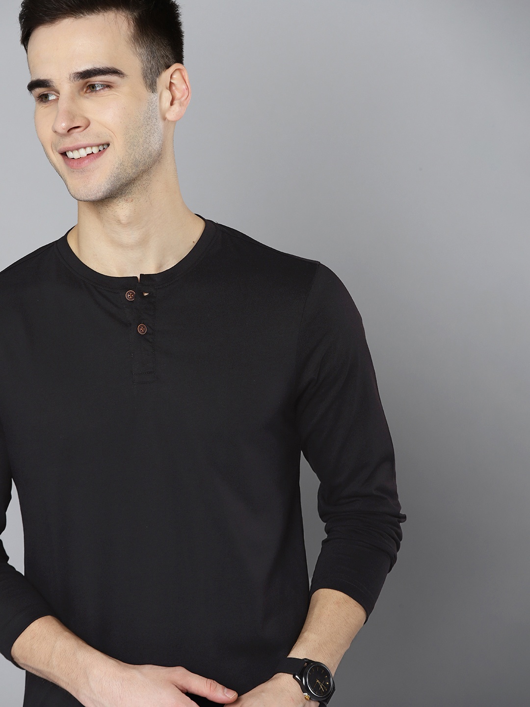 

Mast & Harbour Men Black Solid Henley Neck T-shirt