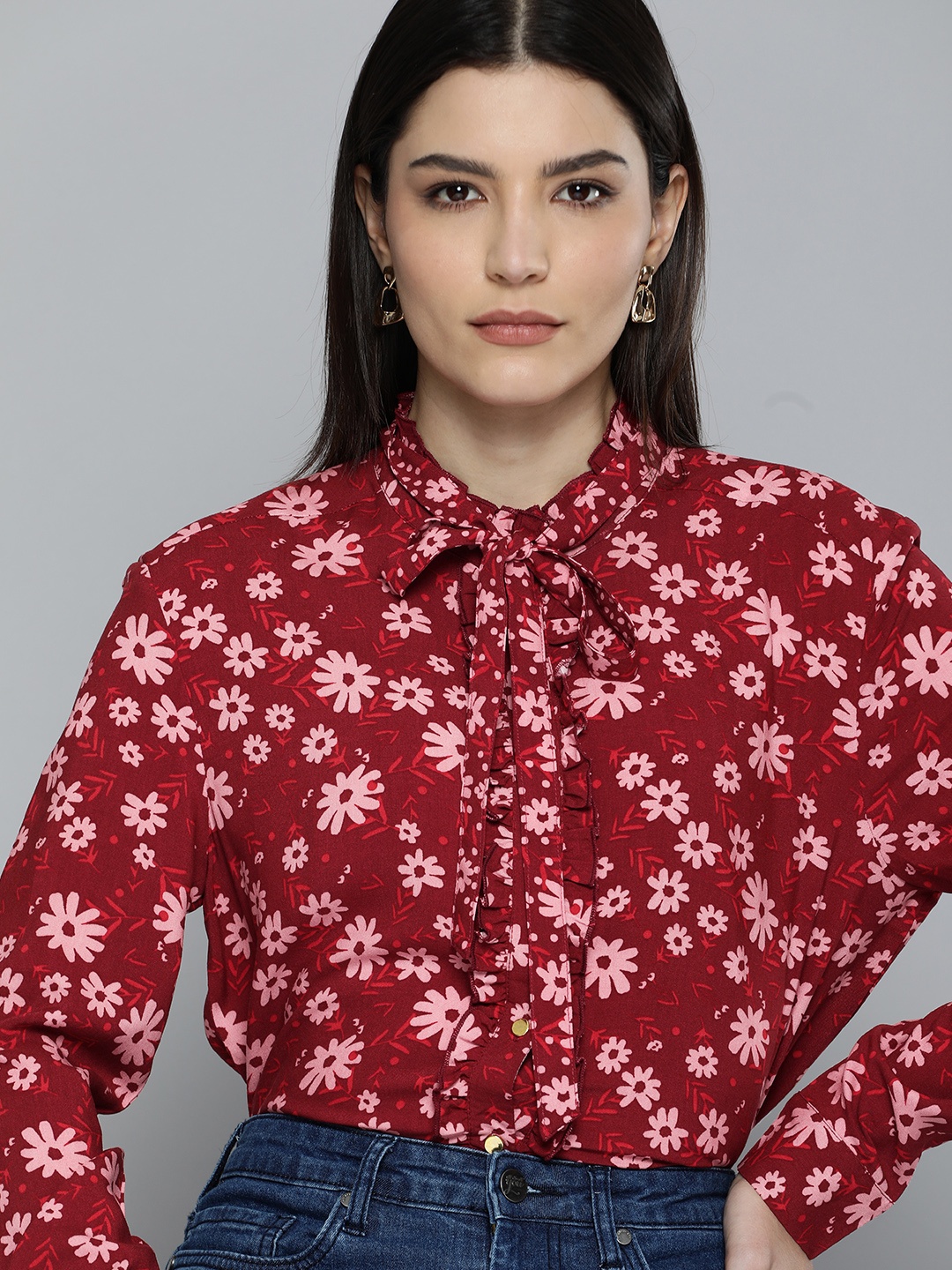 

Chemistry Women Red & Pink Floral Printed Tie-Up Neck Casual Shirt