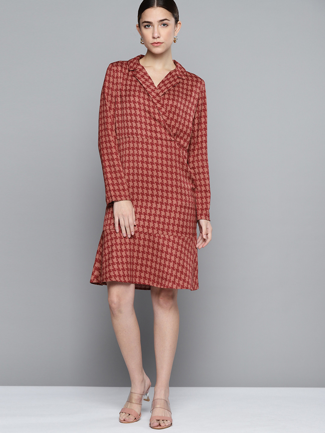 

Chemistry Women Maroon & Peach-Coloured Abstract Print Blazer Wrap Dress