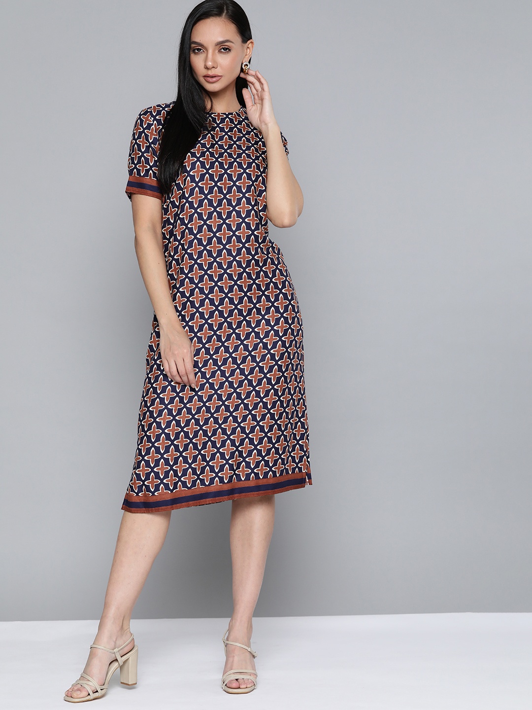 

Chemistry Navy Blue & Brown Border Printed Shift Dress