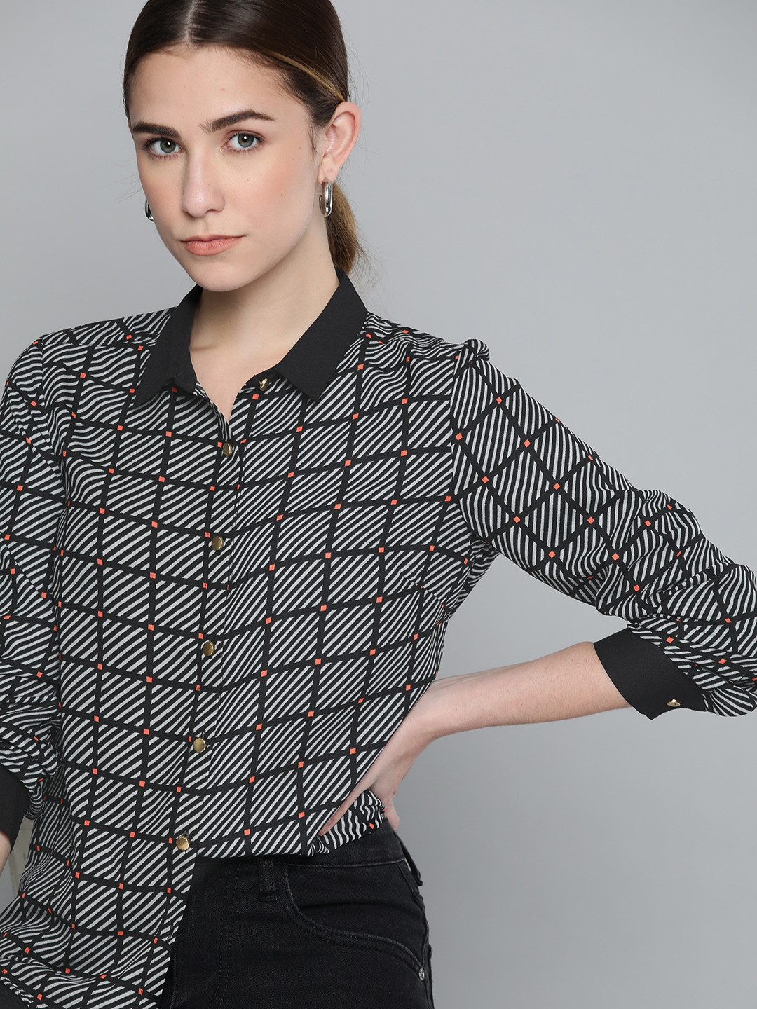 

Chemistry Women Black & White Printed Casual Shirt