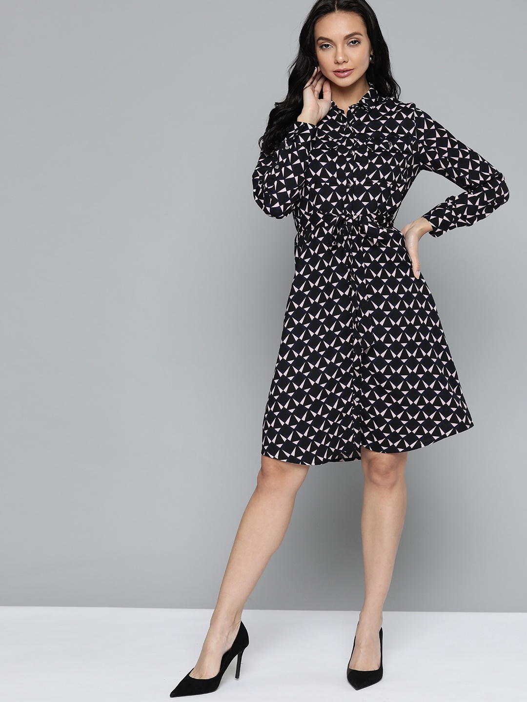 

Chemistry Black & Off White Geometric Printed Fit & Flare Dress With Belt