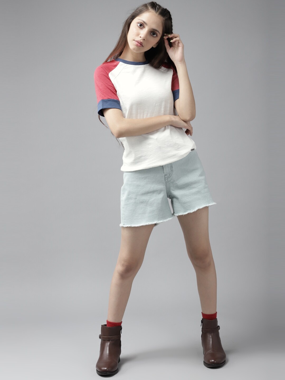 

UTH by Roadster Girls White & Red Pure Cotton Solid T-shirt