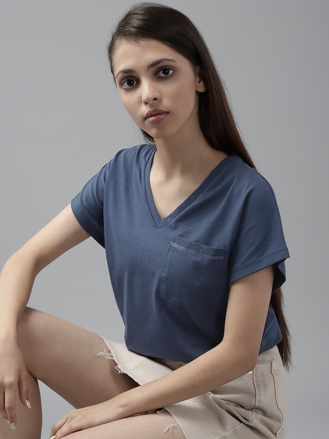 

UTH by Roadster Girls Navy Blue Solid V-Neck Extended Sleeves Pure Cotton T-shirt