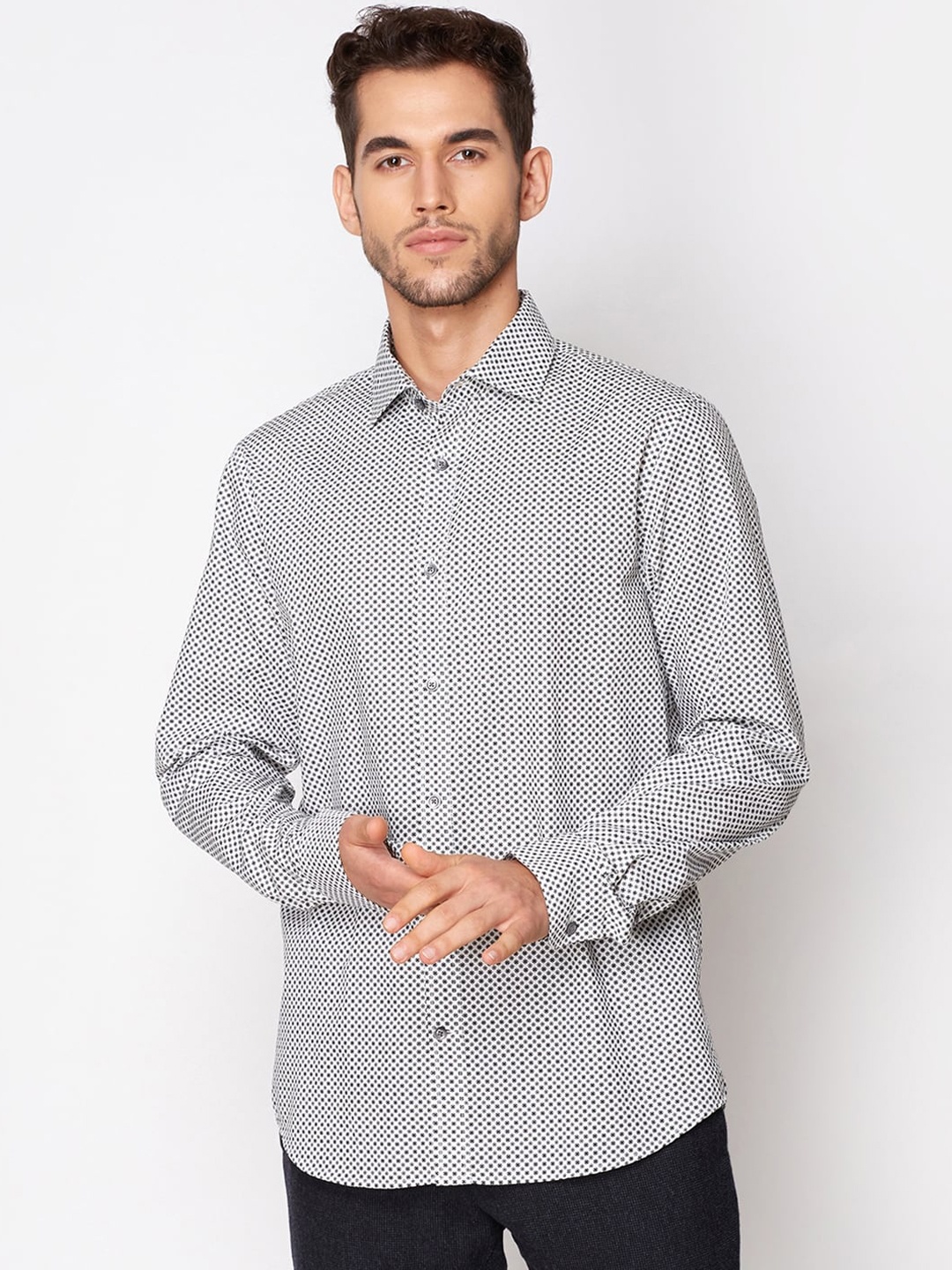 

Matinique Men White Slim Fit Printed Casual Shirt