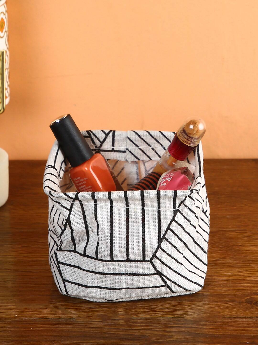 

House Of Accessories Black & White Printed Makeup Organizer