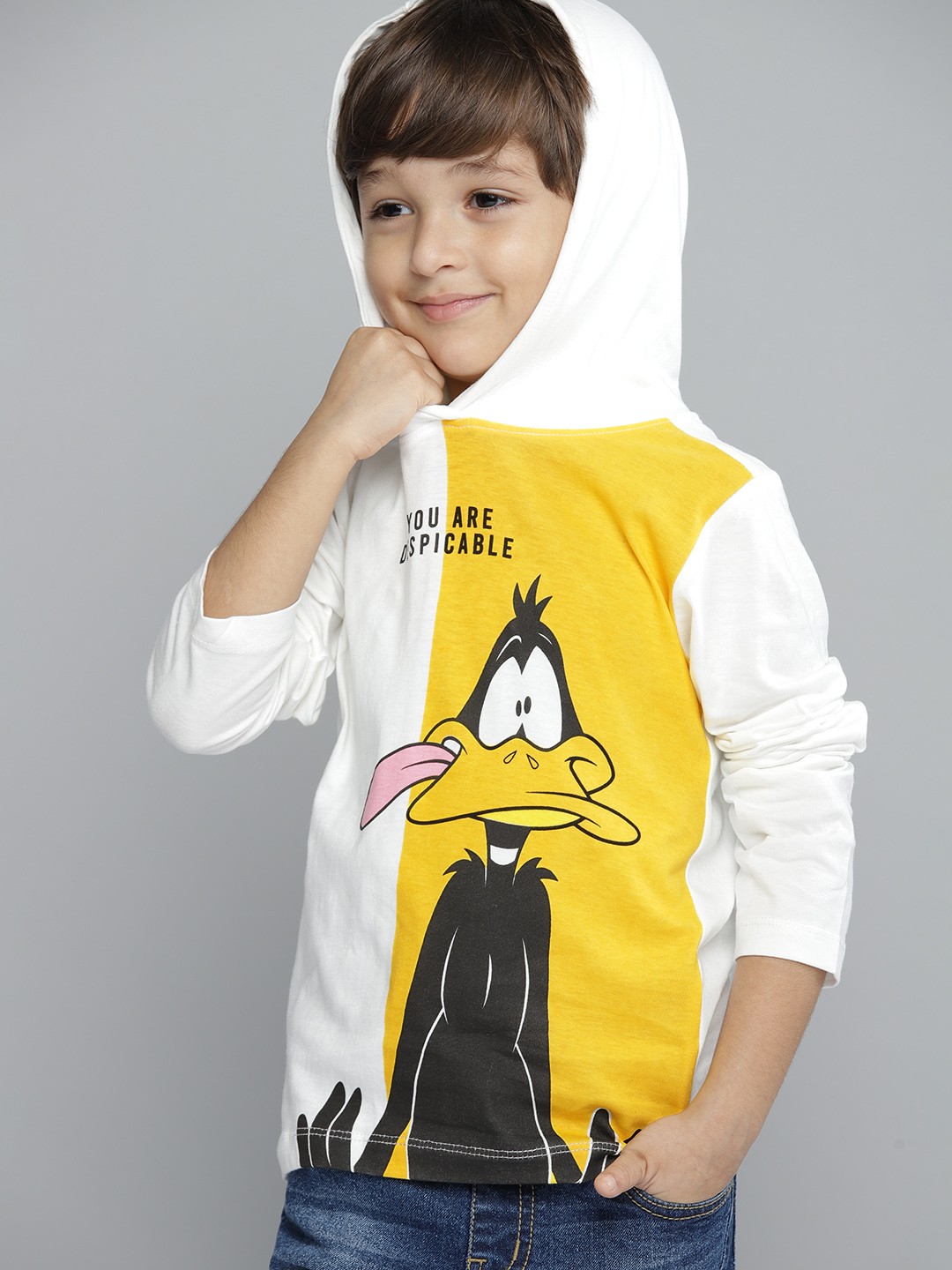 

YK Warner Bros Boys White & Yellow Pure Cotton Daffy Duck Print Hooded T-shirt