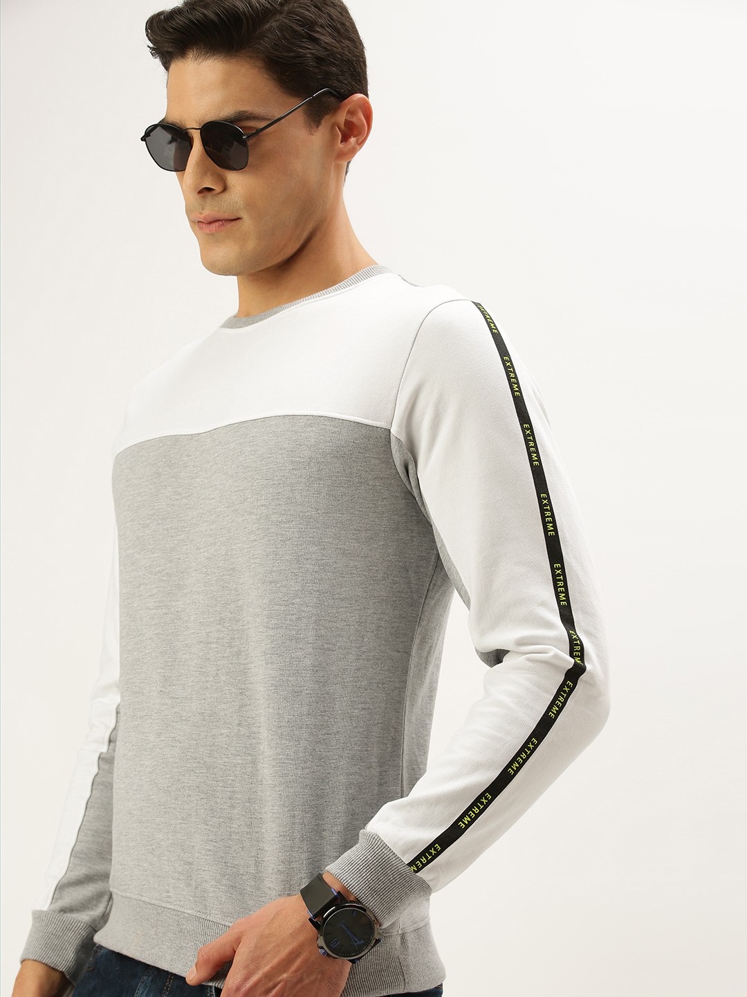 

Flying Machine Men Grey Melange & White Colourblocked Sweatshirt