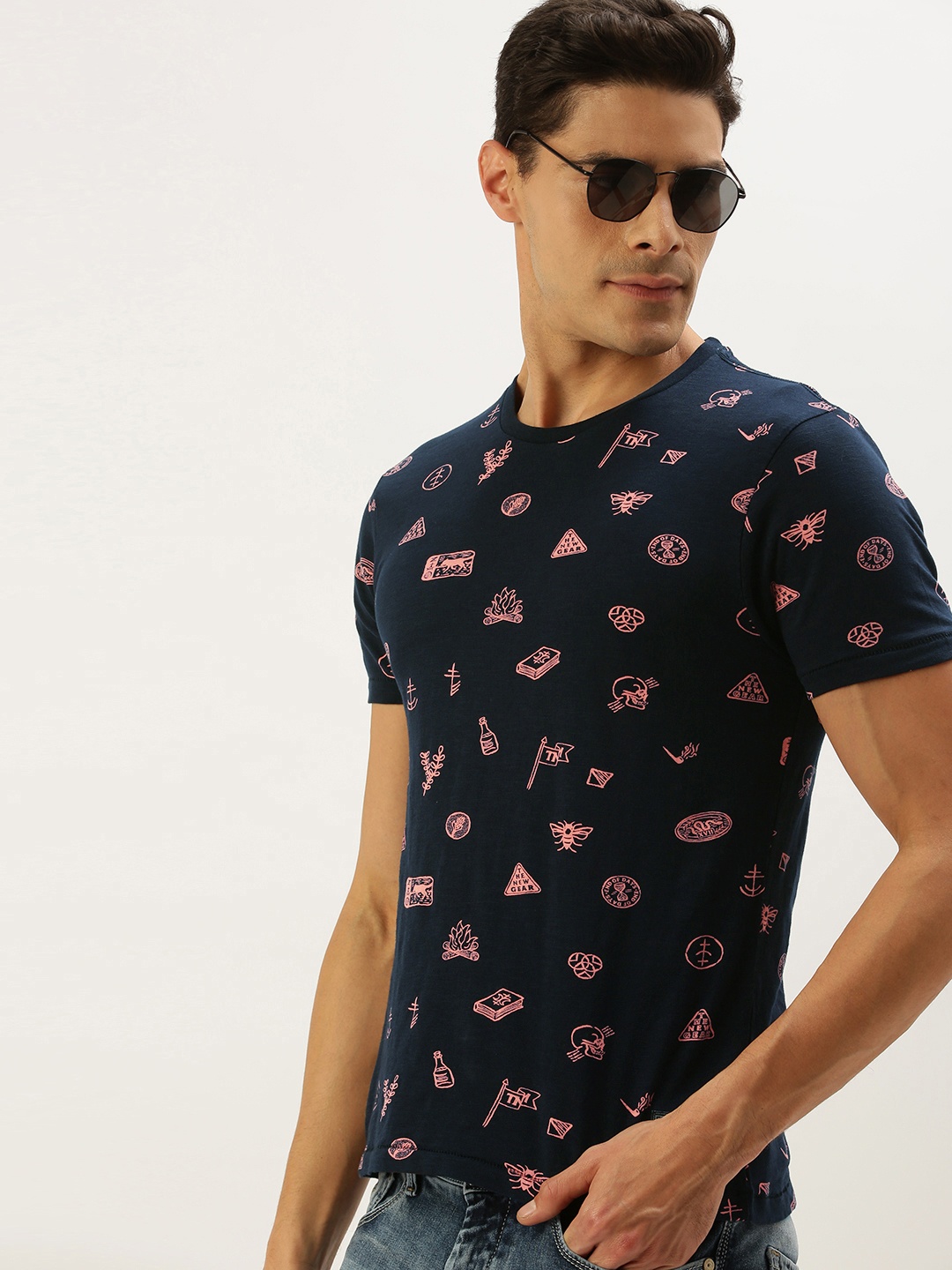 

Flying Machine Men Navy Blue & Pink Printed T-shirt