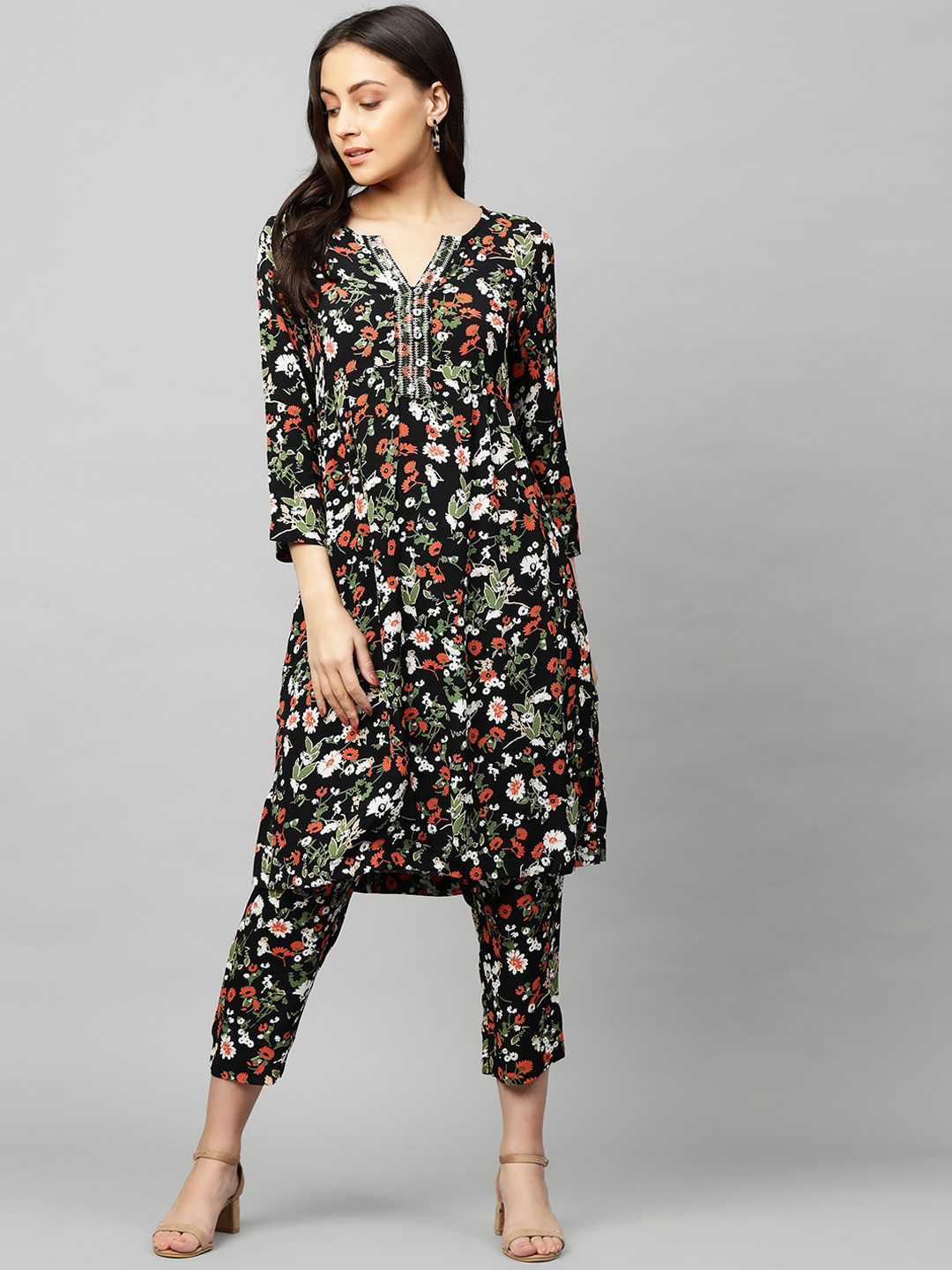 

Modern Indian by CHEMISTRY Women Black Floral Printed Regular Kurti with Trousers