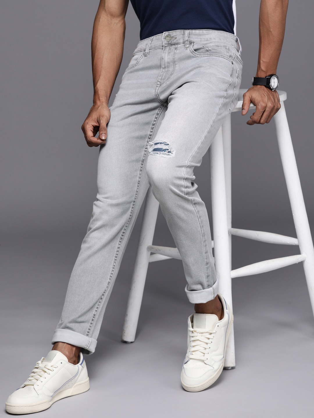 

WROGN Men Grey Slim Fit Mildly Distressed Light Fade Mid Rise Jeans