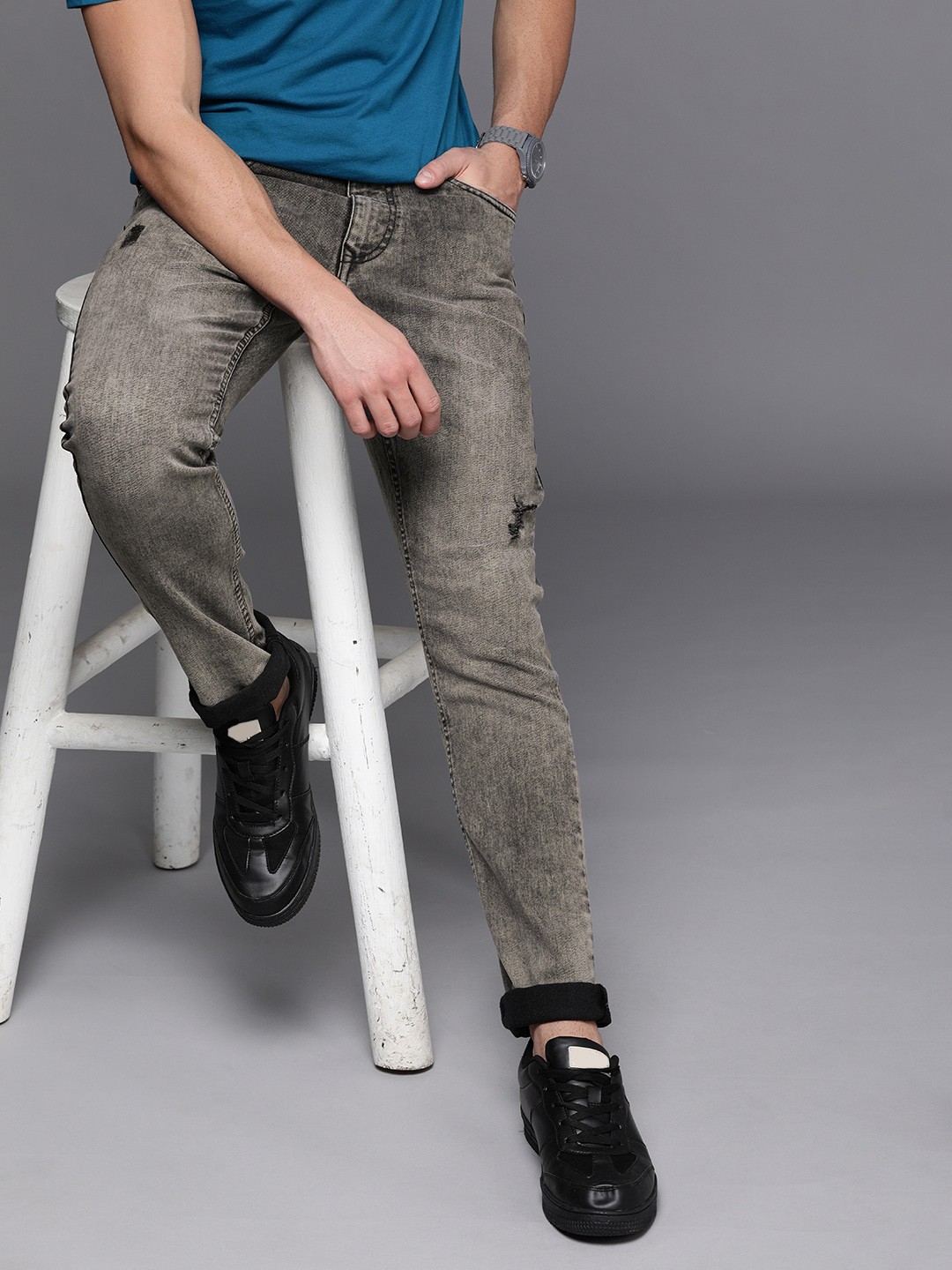 

WROGN Men Grey Slim Fit Low Distress Heavy Fade Stretchable Jeans
