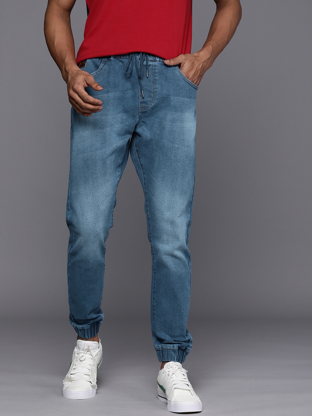 

WROGN Men Blue Jogger Light Fade Stretchable Jeans