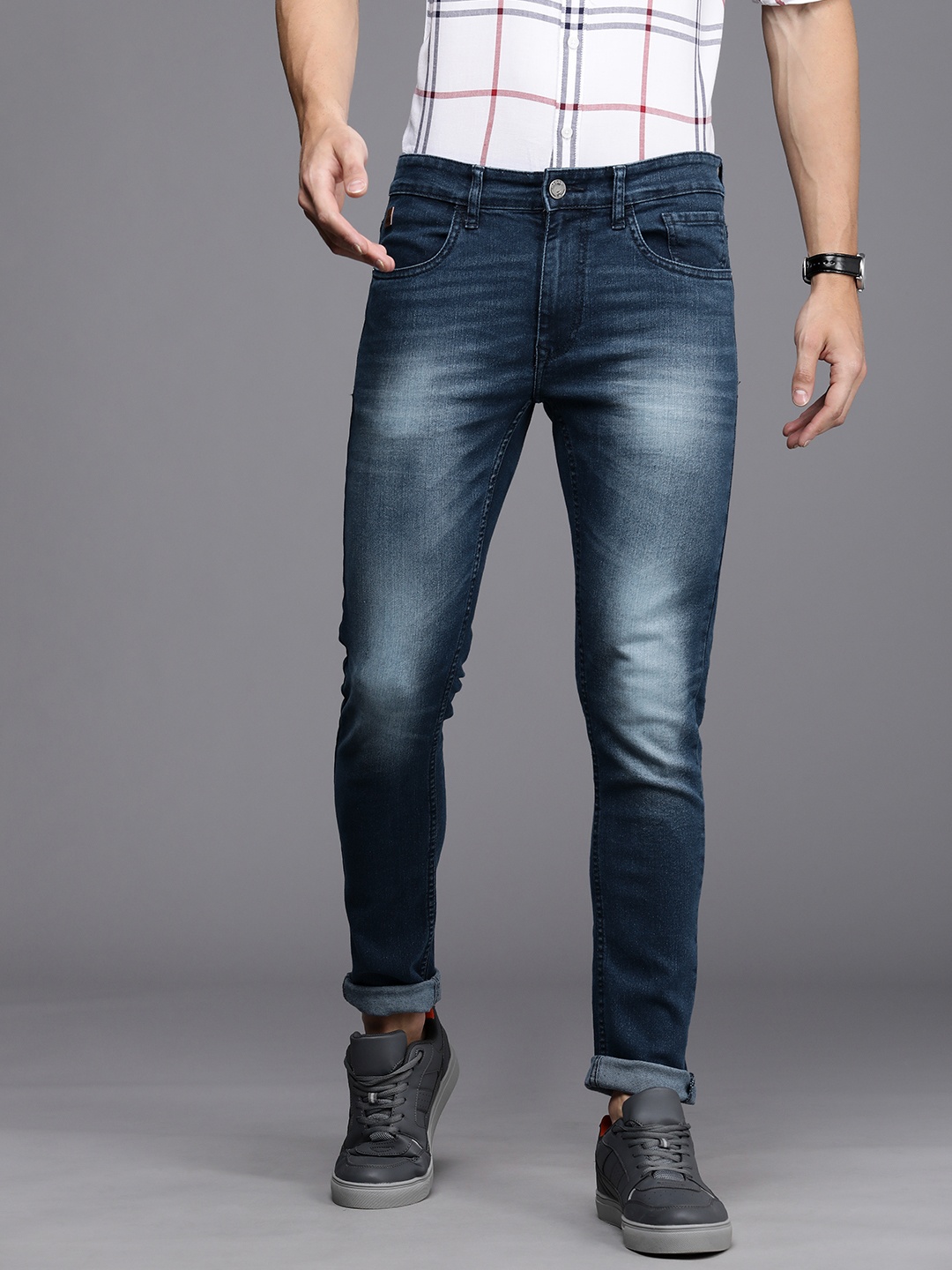 

WROGN Men Blue Slim Tapered Fit Mid-Rise Clean Look Heavy Fade Stretchable Jeans