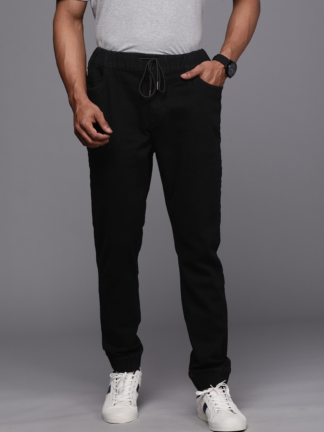 

WROGN Men Black Solid Mid Rise Jogger Fit Jeans