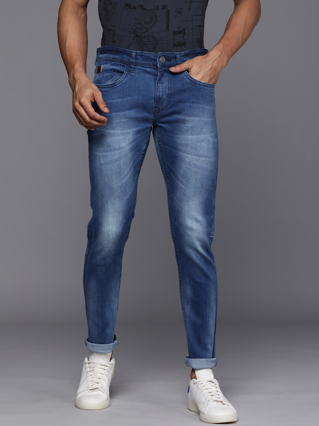 

WROGN Men Blue Slim Fit Heavy Fade Stretchable Jeans