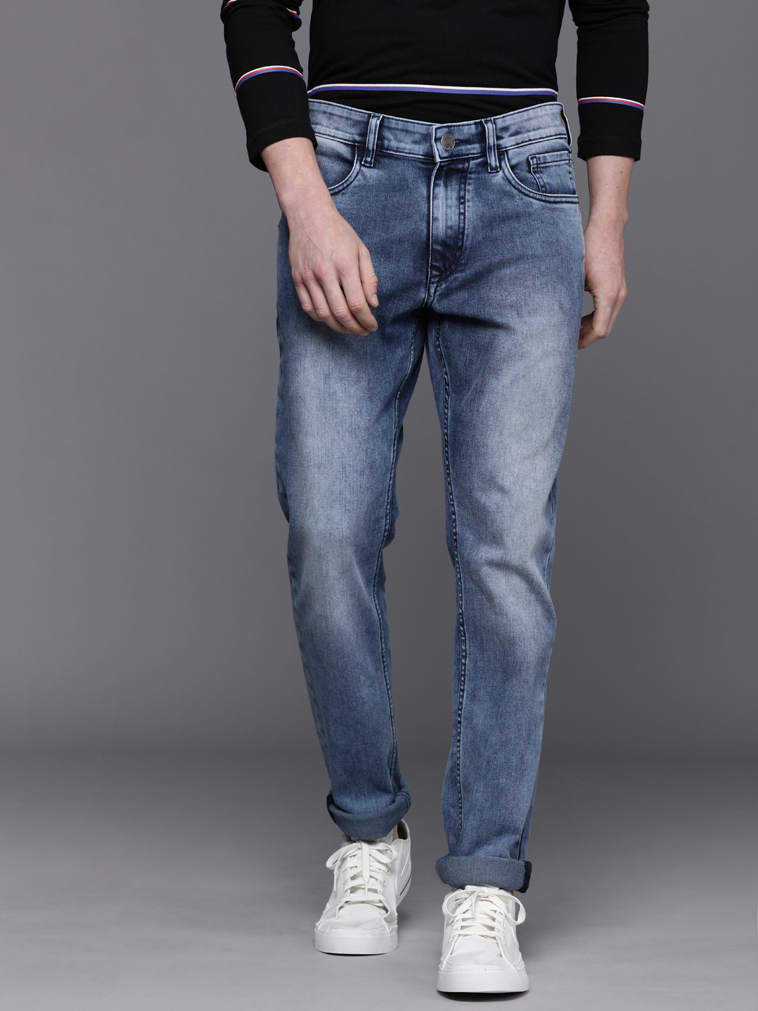 

WROGN Men Blue Slim Fit Heavy Fade Stretchable Jeans