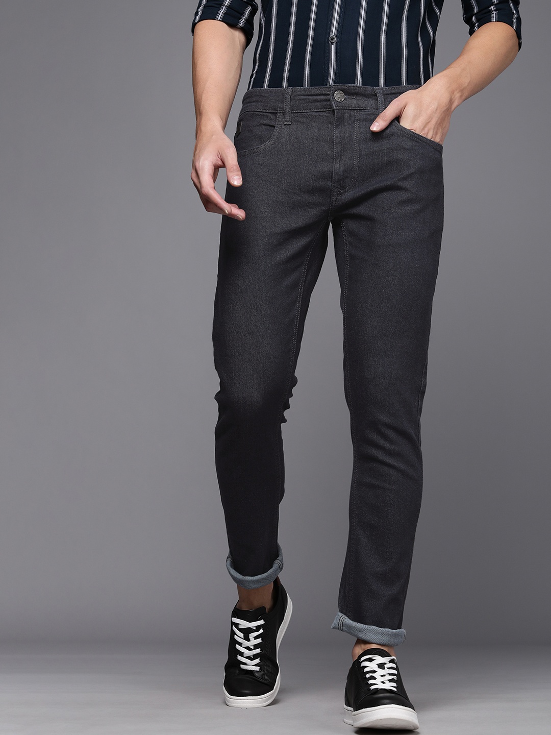 

WROGN Men Grey Darkstone Light Fade Stretchable Casual Jeans