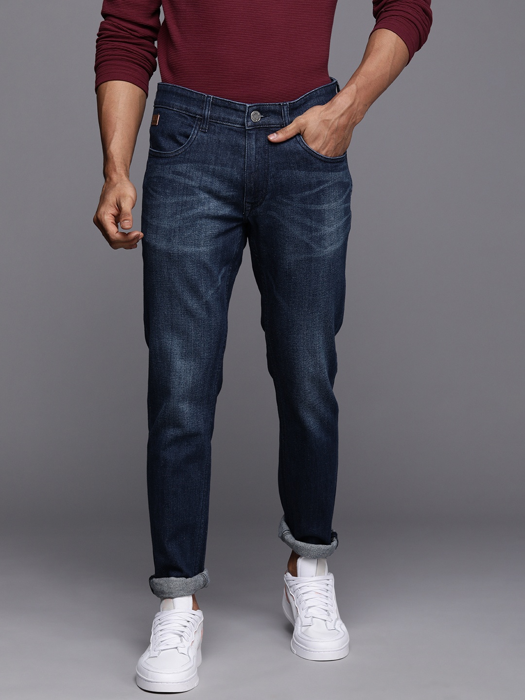 

WROGN Men Blue Light Fade Stretchable Jeans