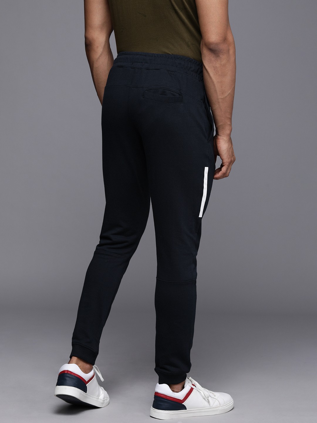 

WROGN Men Navy Blue Solid Joggers