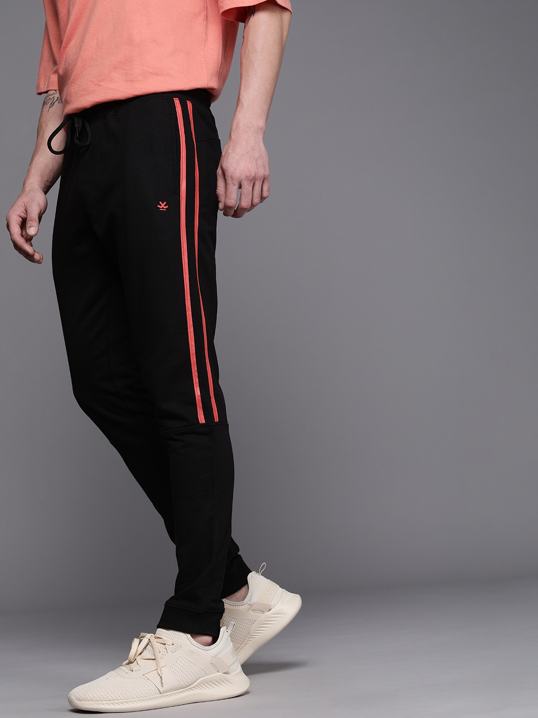 

WROGN Men Black Solid Regular Fit Joggers With Side Stripes