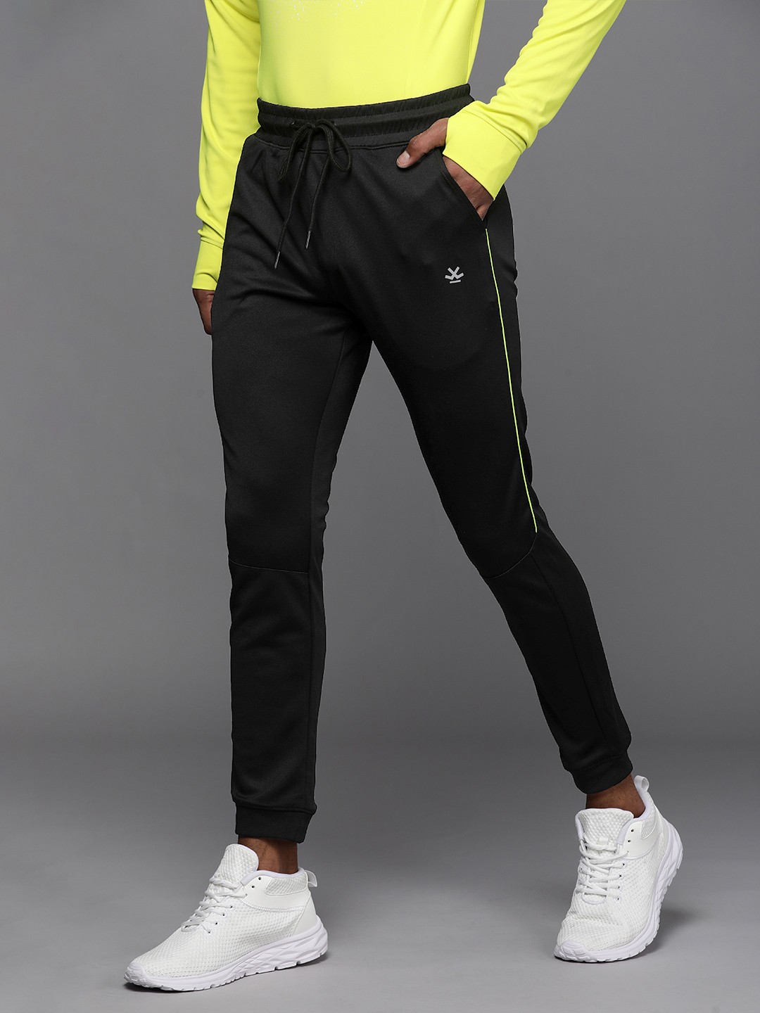 

WROGN ACTIVE Men Black Solid Joggers