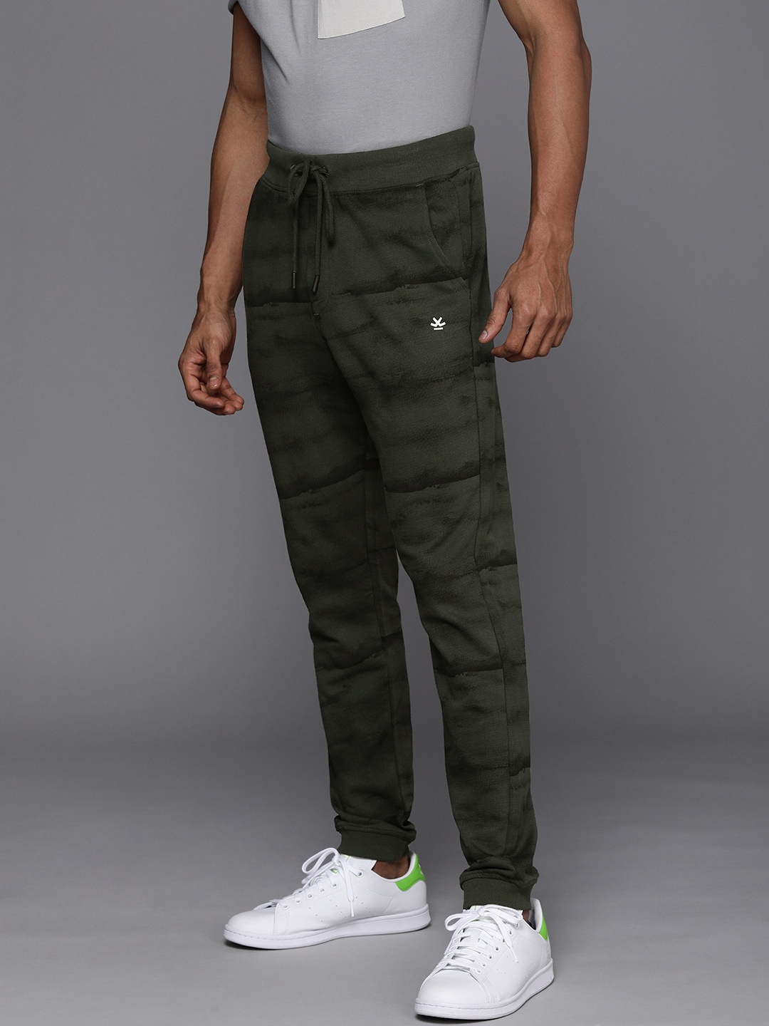 

WROGN Men Olive Green & Black Printed Slim Fit Pure Cotton Joggers