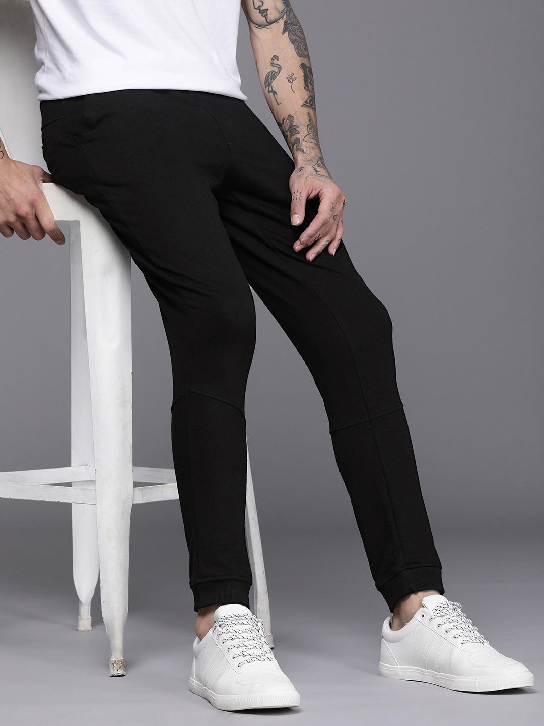 

WROGN Men Solid Slim Fit Joggers, Black