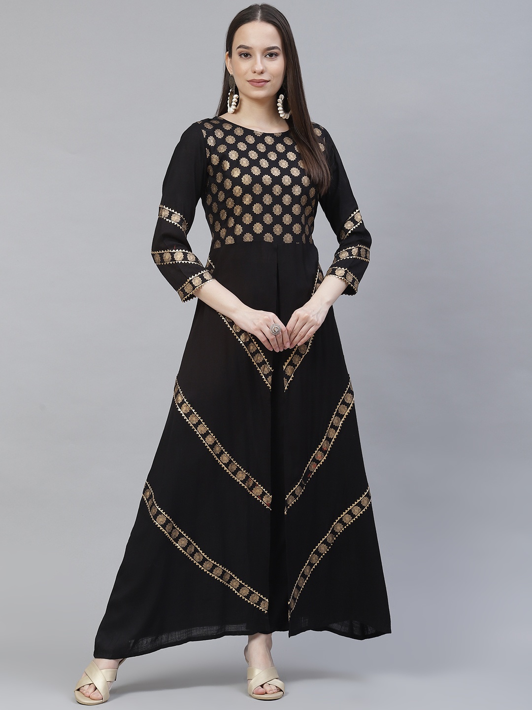 

Meeranshi Women Black & Gold-Toned Gotta Patti Anarkali Kurta
