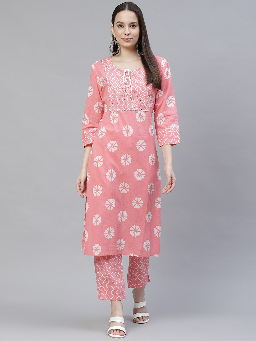 

Meeranshi Women Pink Floral Printed Regular Gotta Patti Kurta with Trousers