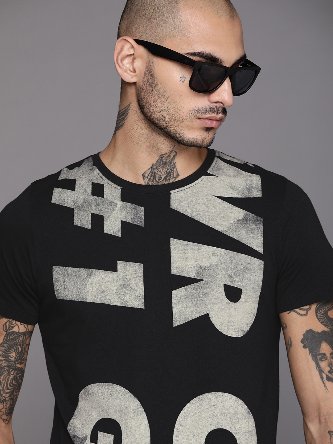 

WROGN Men Black Grey Brand Logo Printed Slim Fit Pure Cotton T-shirt
