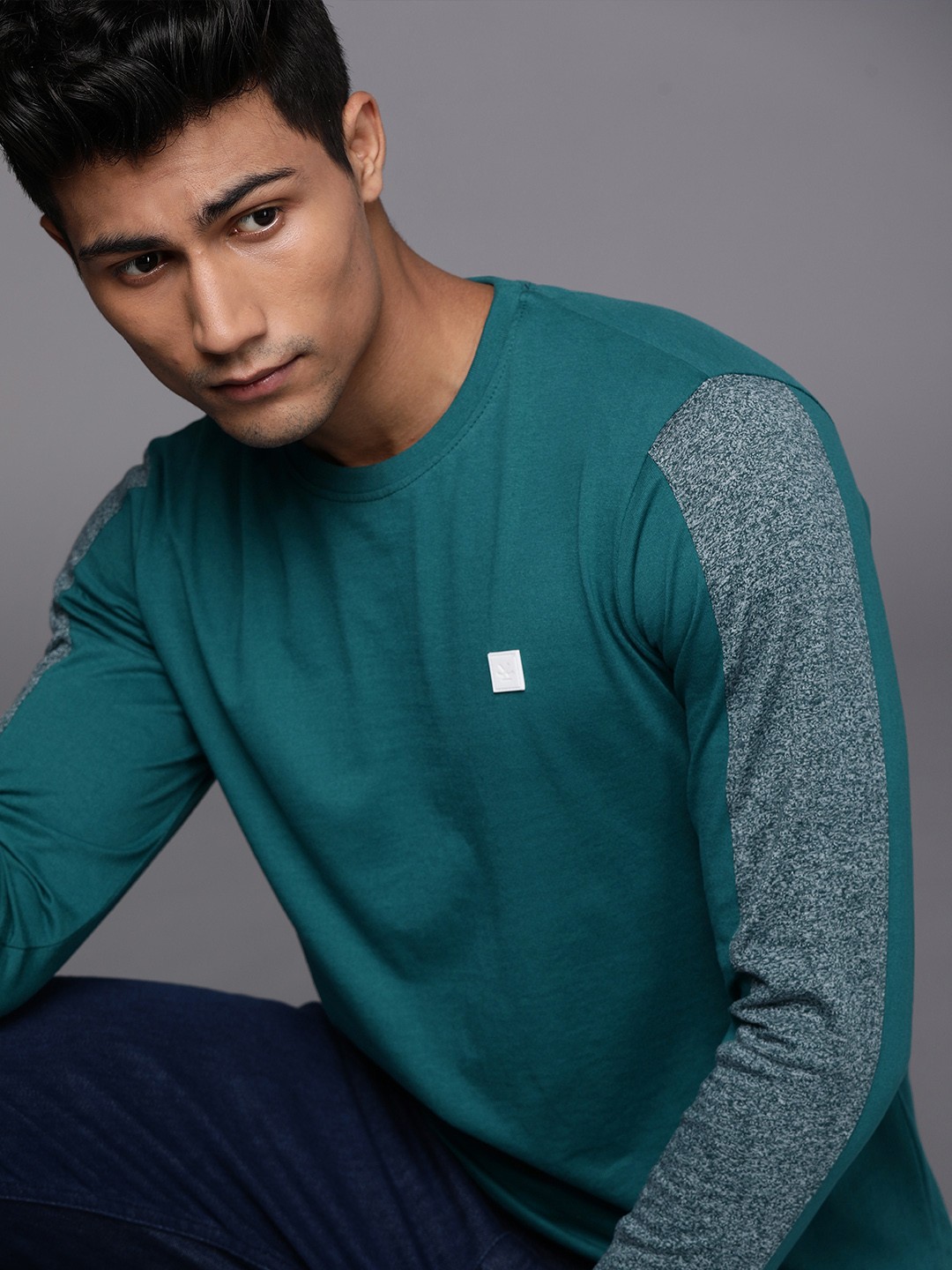 

WROGN Men Teal Green Slim Fit Colourblocked Sleeves T-shirt