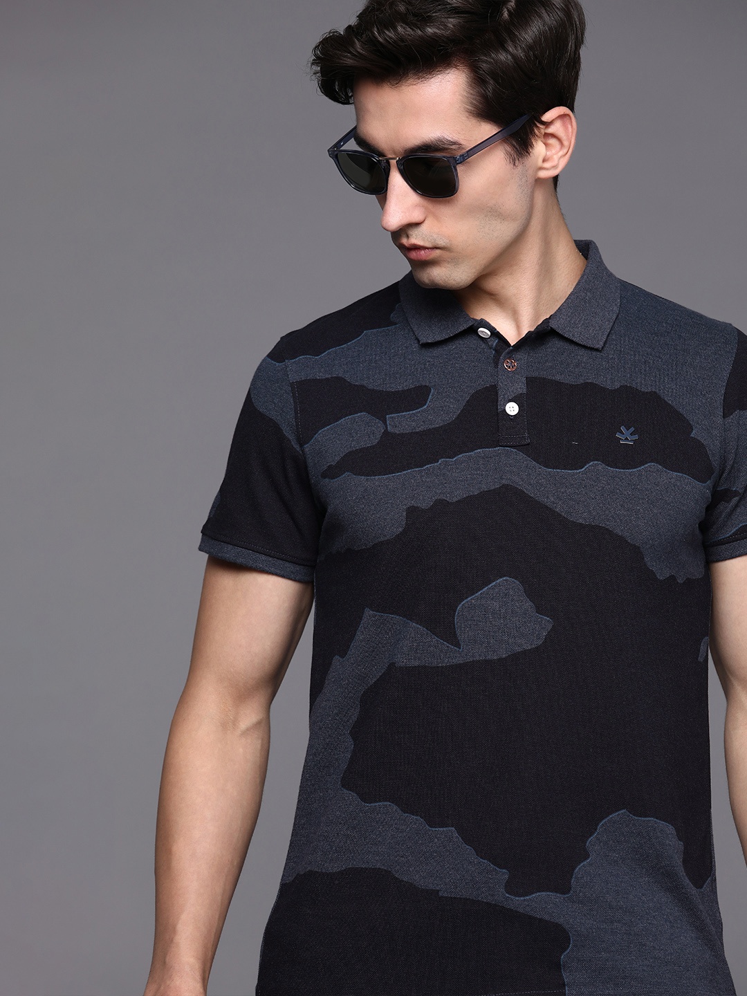 

WROGN Men Black & Navy Blue Camouflage Printed Polo Collar Slim Fit T-shirt