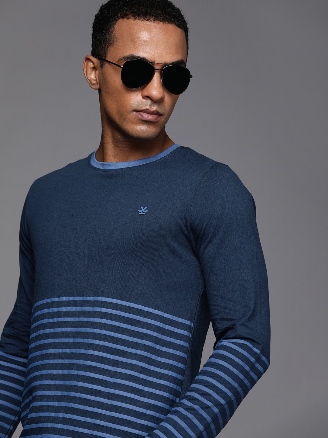 

WROGN Men Navy Blue Striped Slim Fit Pure Cotton T-shirt