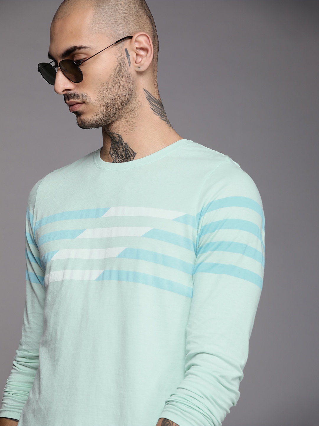 

WROGN Men Blue White Striped Slim Fit Pure Cotton T-shirt