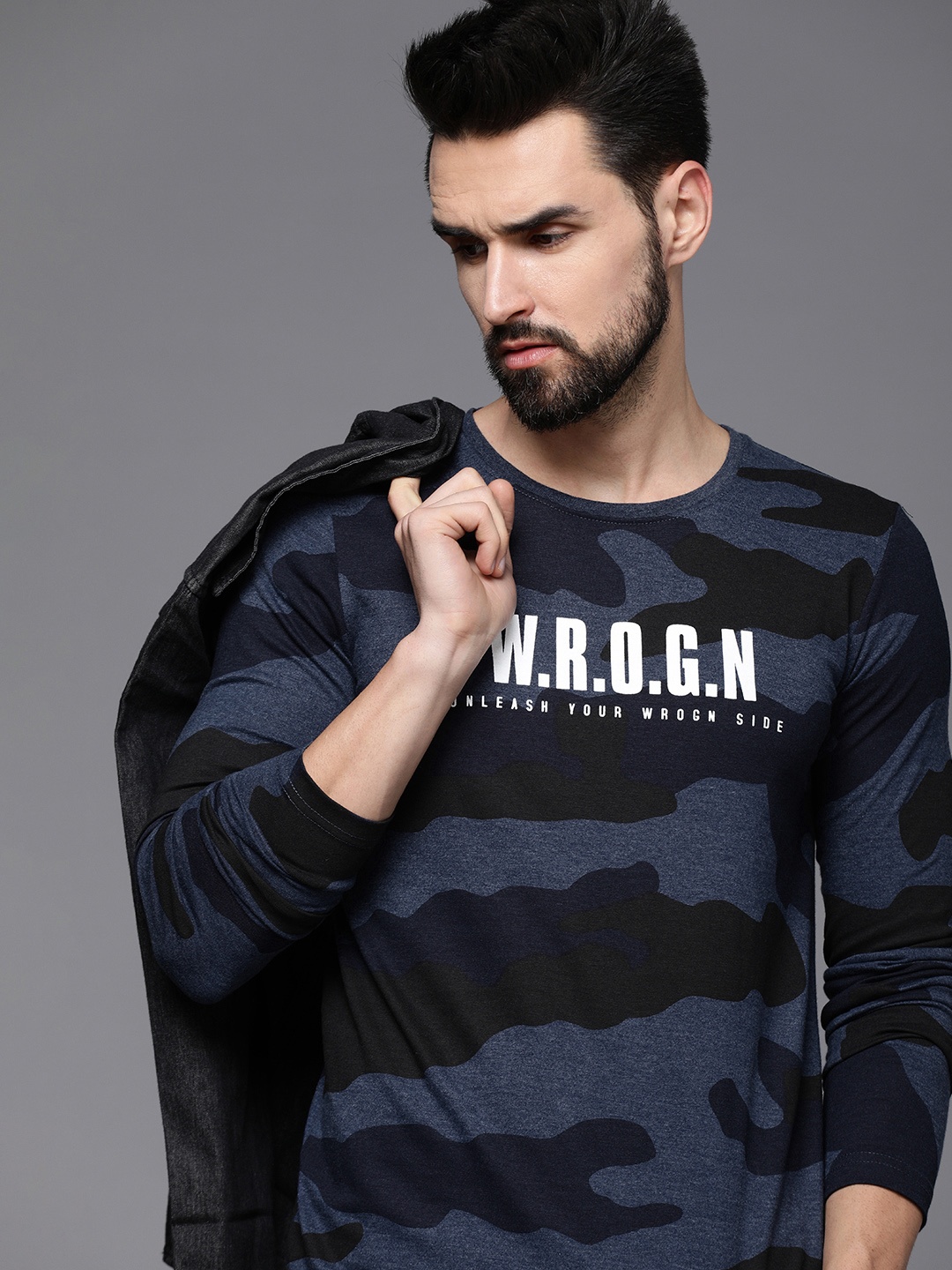 

WROGN Men Navy Blue & Black Camouflage Printed Slim Fit T-shirt
