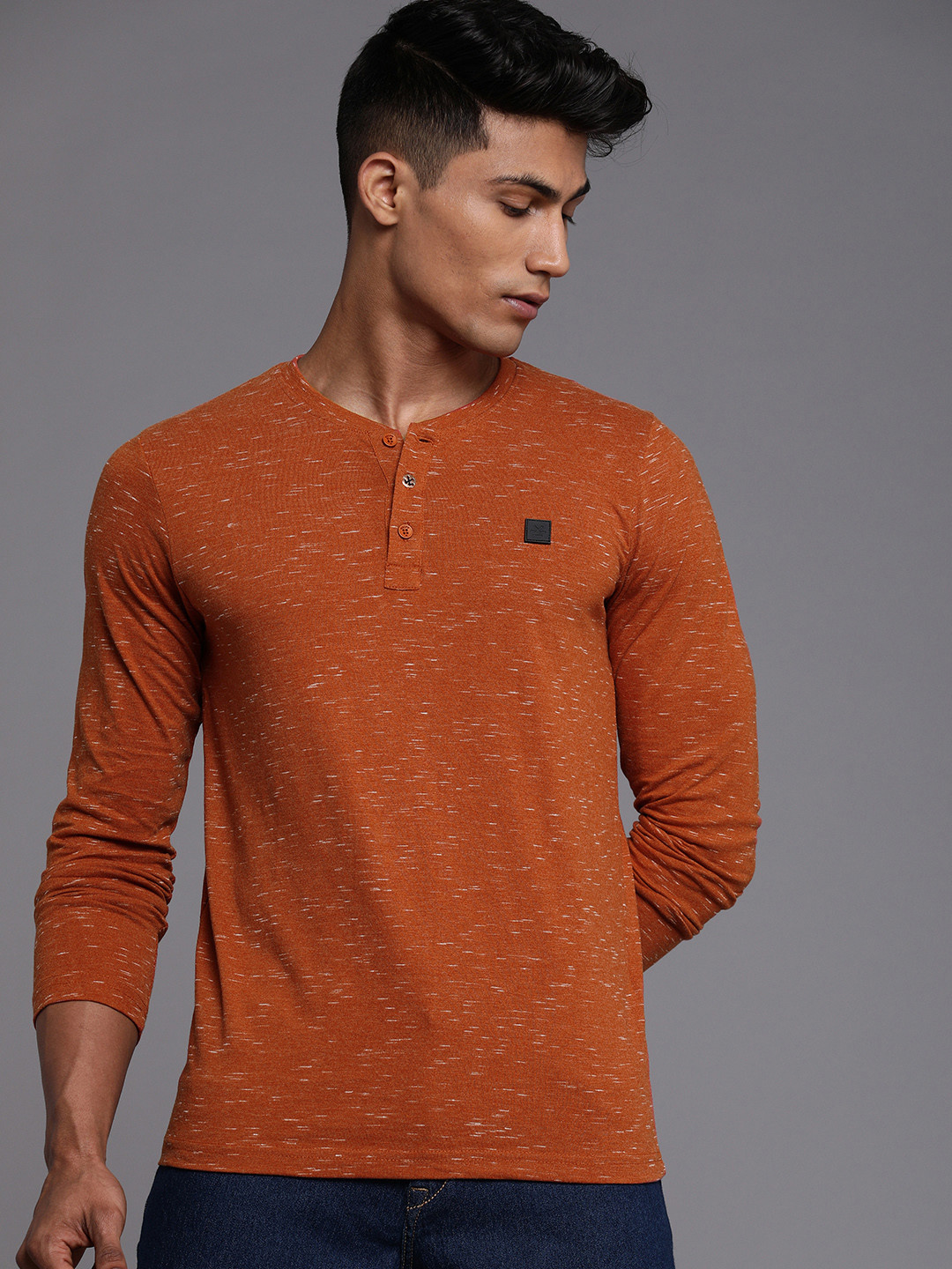 

WROGN Men Rust Solid Applique Henley Neck T-shirt
