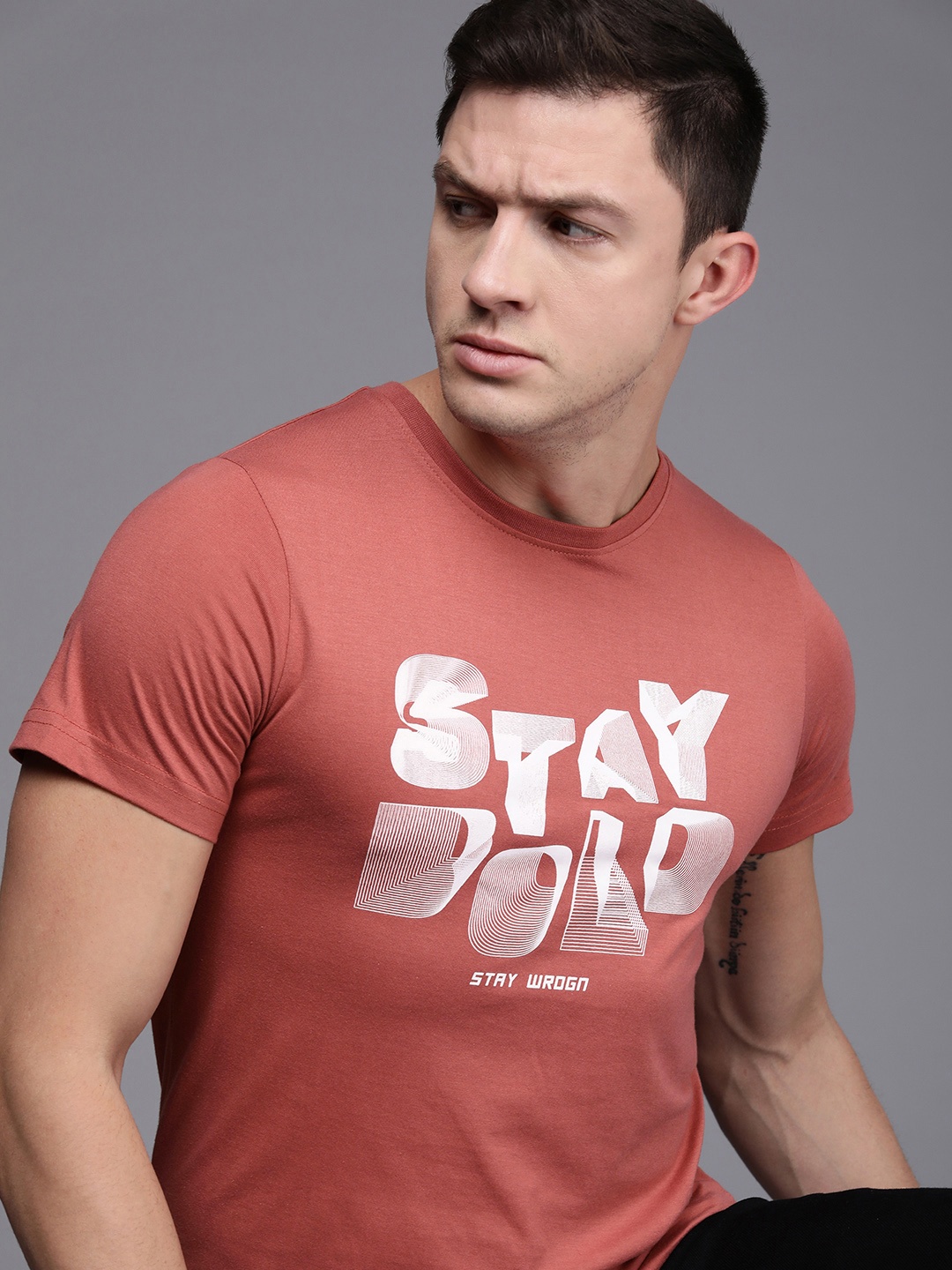 

WROGN Men Peach & White Graphic Printed Casual T-shirt, Orange