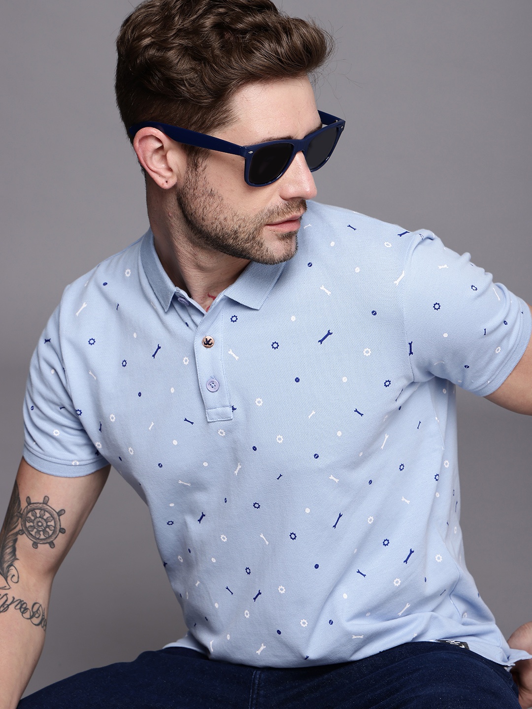 

WROGN Men Blue & White Printed Polo Collar Slim Fit Pure Cotton T-shirt