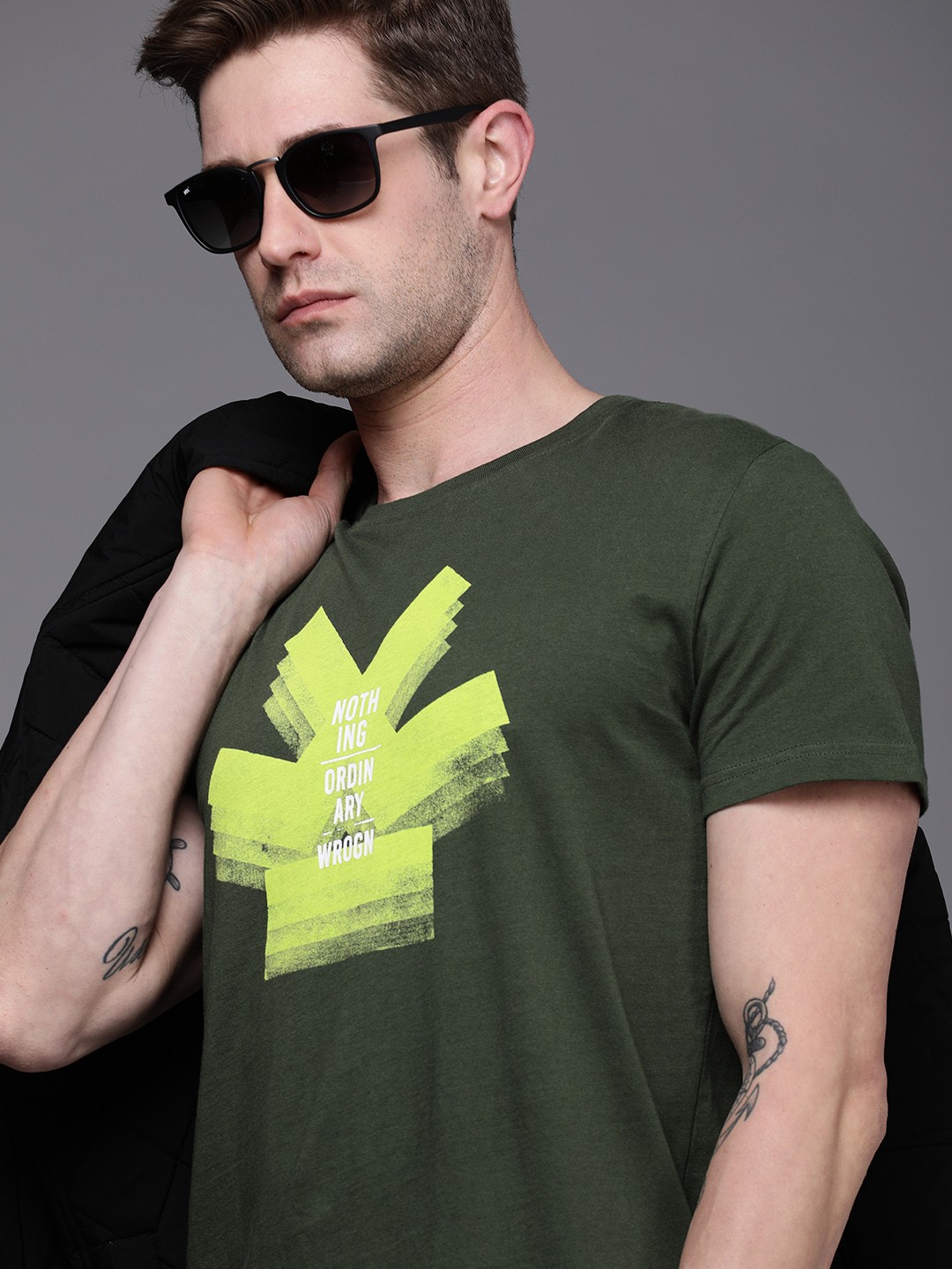 

WROGN Men Green Brand Logo Printed Slim Fit Pure Cotton T-shirt